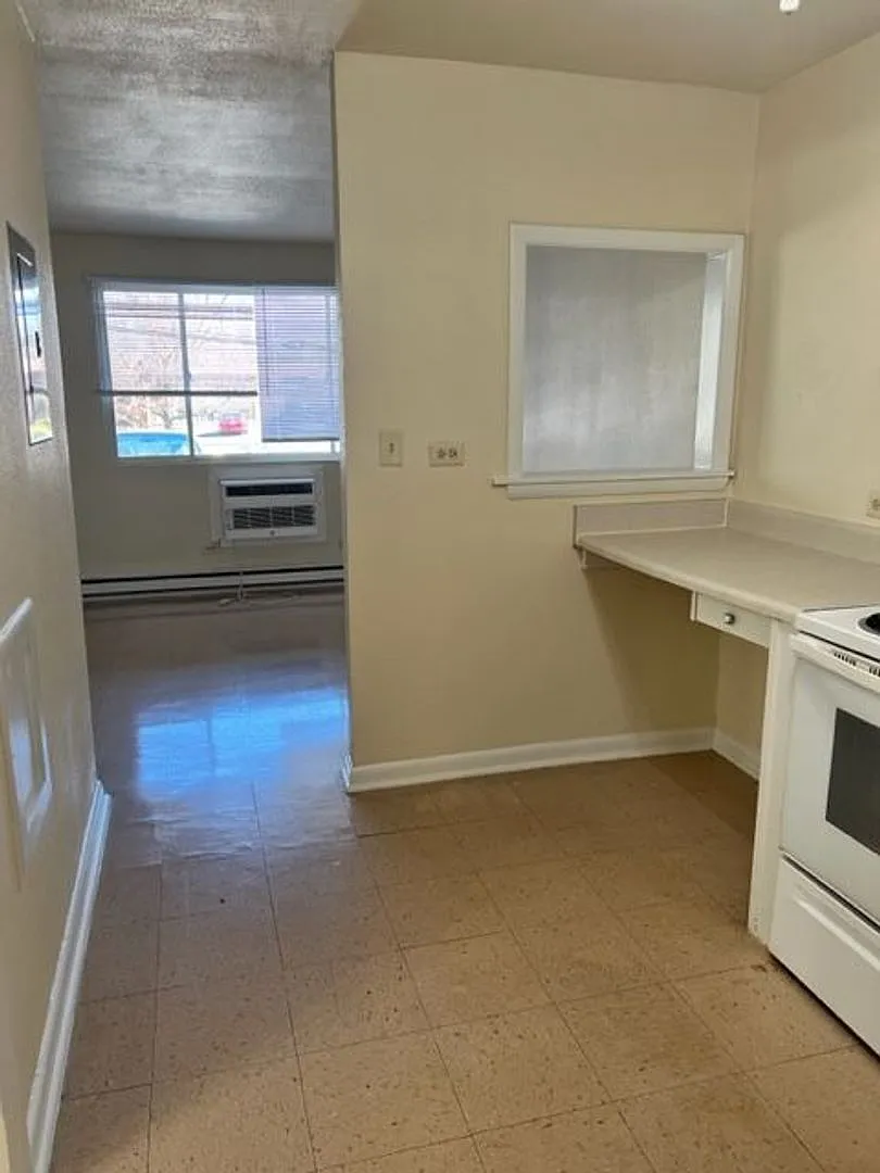 AP7001 - Emerald Square - 2121 Angus Road — Photo 4