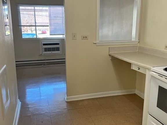 4th image of 2121 Angus Rd #14