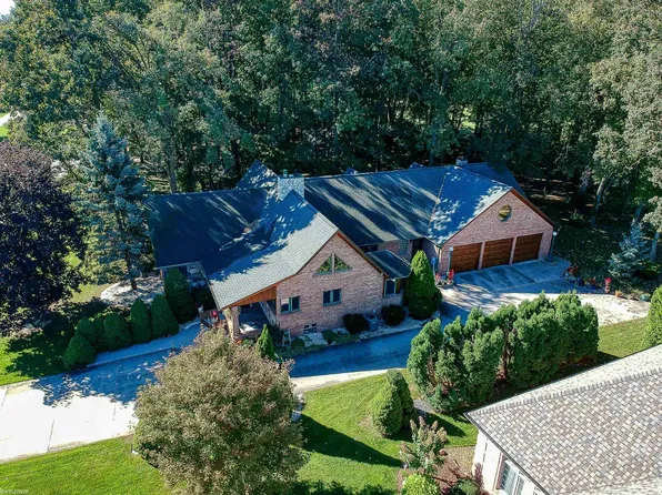 16 Golfside Dr, Saint Clair, MI 48079