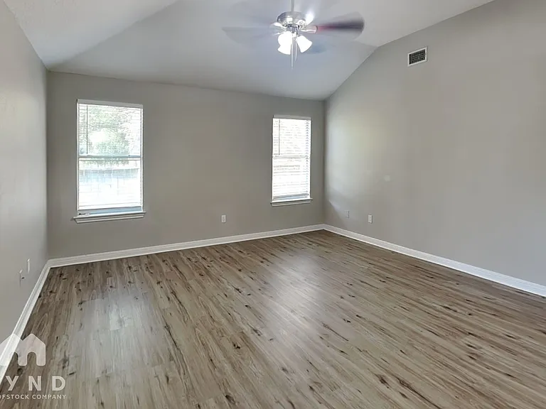 598 Orangewood Dr — Photo 9