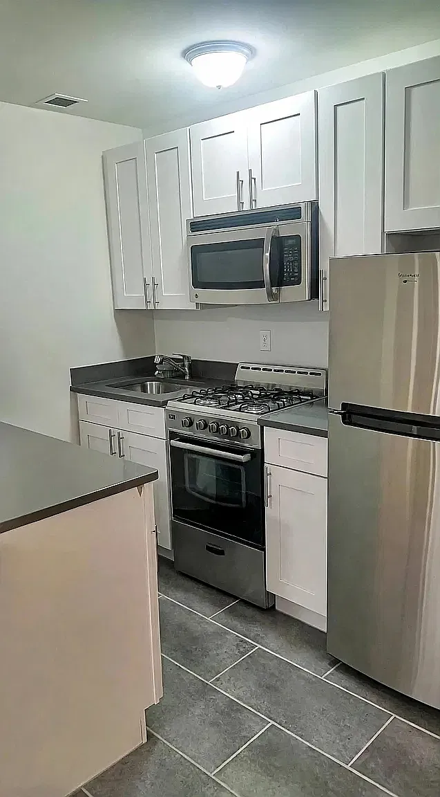 338 East 49th Street — Photo 2