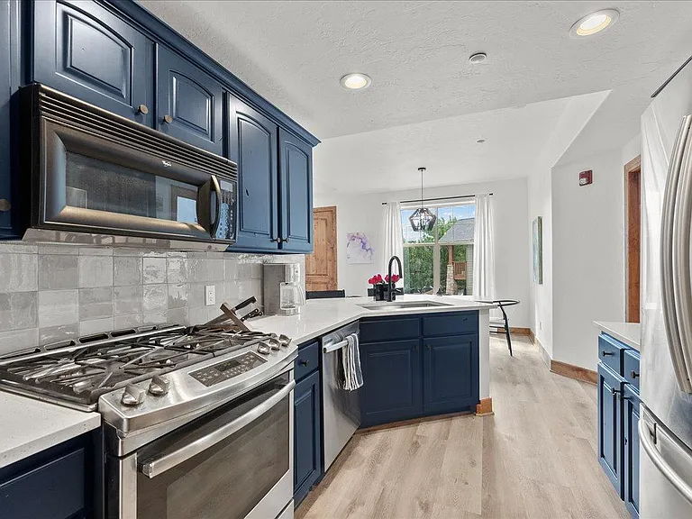 1541 Redstone Ave #E — Photo 11