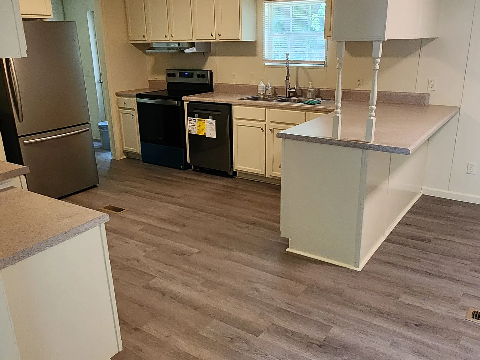 5 bed, 2052 sqft, $2,300 — Photo 2