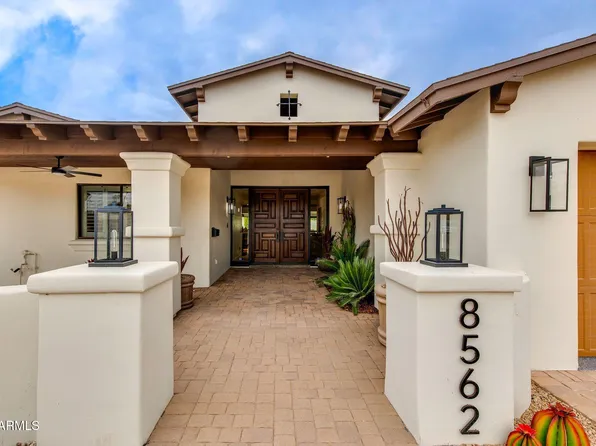 8562 E TURNEY Avenue, Scottsdale, AZ 85251