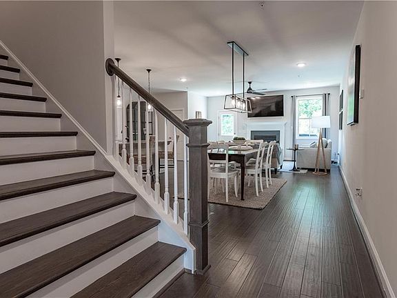 4th image of 371 Gaines St