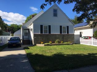 20 Lowell St, Lynbrook, NY 11563
