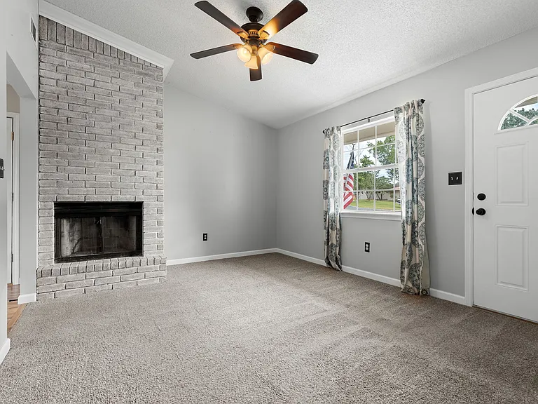 525 W Fresno St — Photo 8