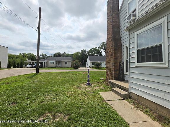 2nd image of 954 Daisy Ln