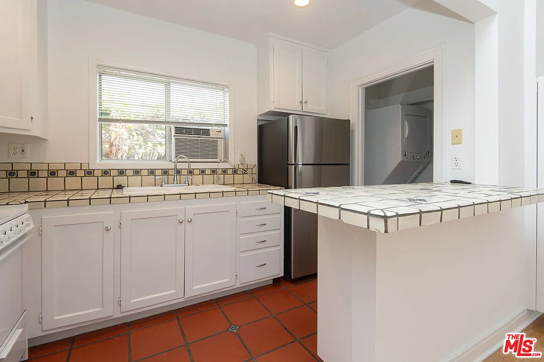 1 bed, 1.0 bath, 700 sqft, $2,495 — Photo 2