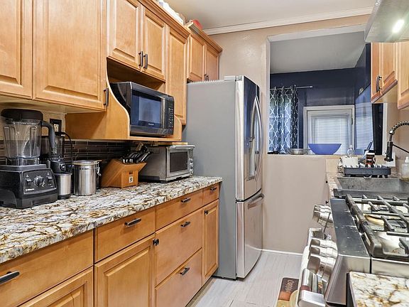 4th image of 303 Webster St NW