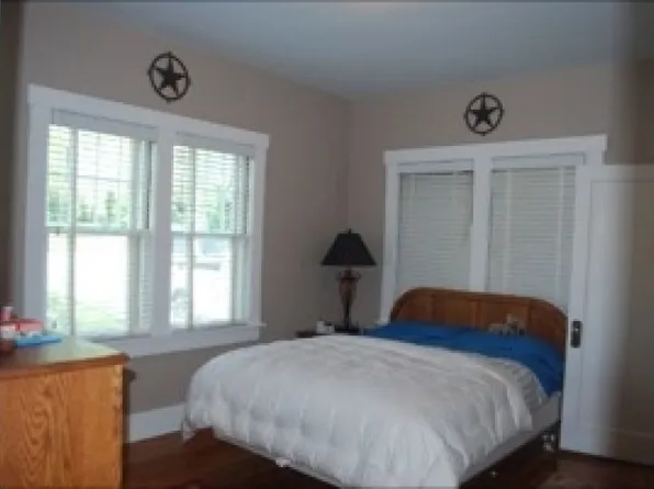 1410 W 7th St, Wamego, KS 66547