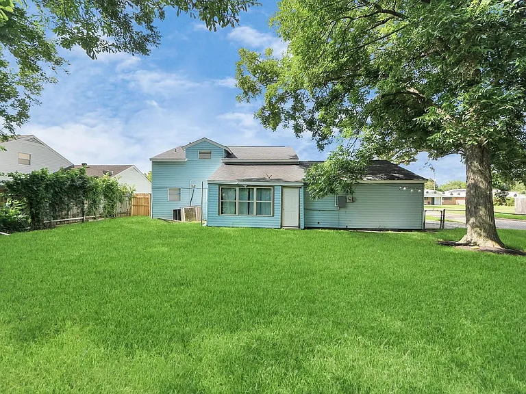 2513 Leslie St — Photo 27