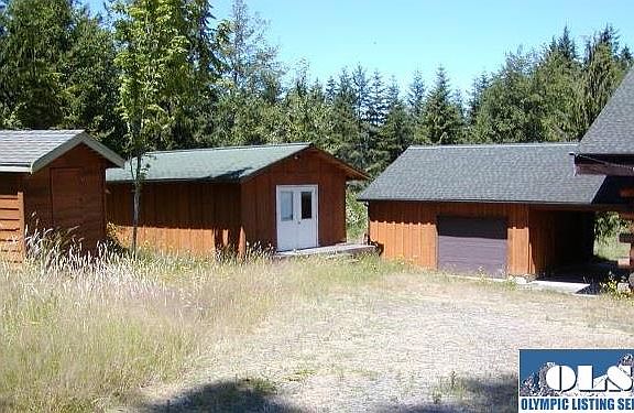 2nd image of 302 Farm Creek Ln
