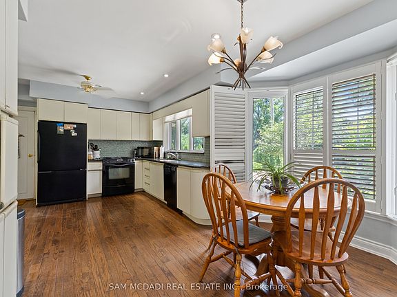 5th image of 461 Temagami Cres