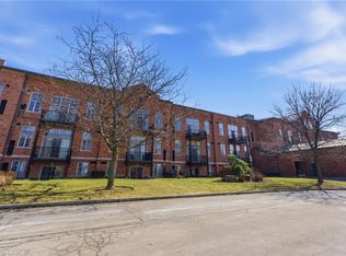 262 Dundas St E #322, Hamilton, ON