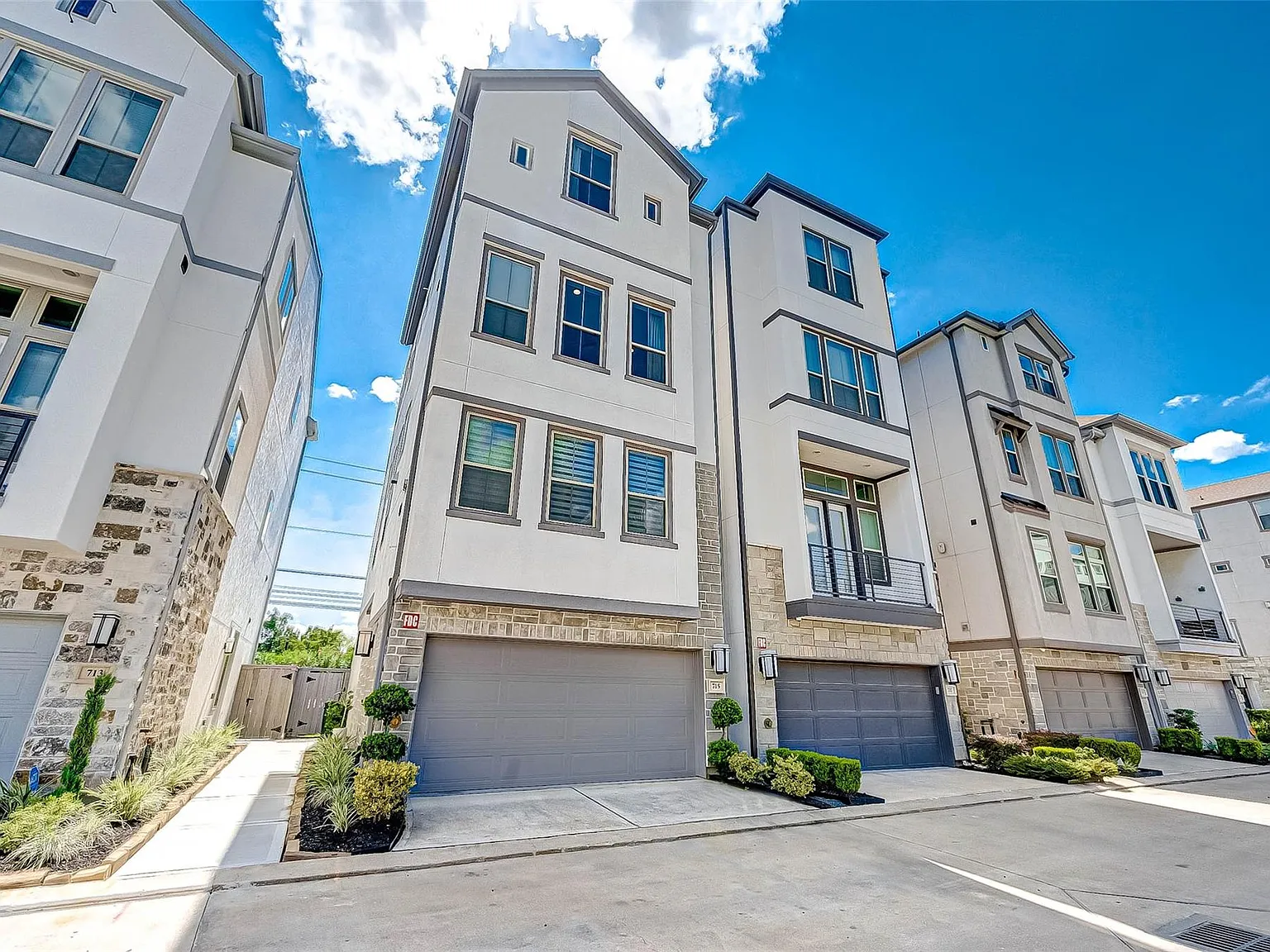 4 bed, 4.5 bath, 2364 sqft, $4,250 — Photo 1