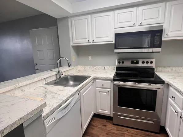 718 Executive Center Dr APT 111, West Palm Beach, FL 33401