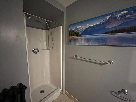 5th image of 355 Bruce Ave #1