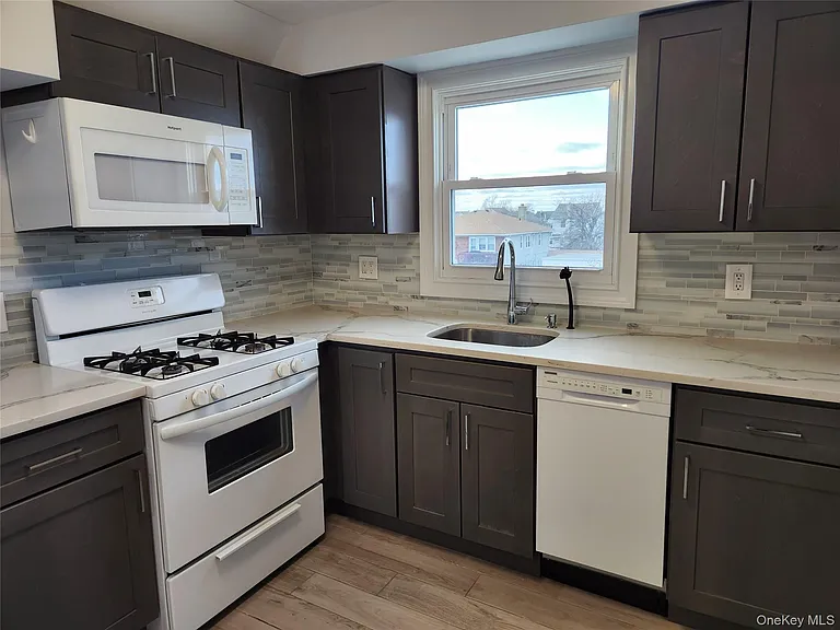 61 Roosevelt Blvd #3 — Photo 4