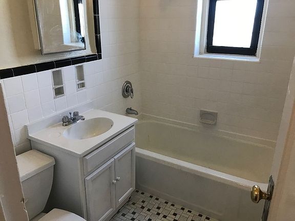 4th image of 88-11 63rd Dr #625