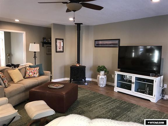 3rd image of 860 Woodman Dr