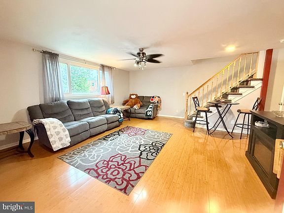 3rd image of 315 Nandina St