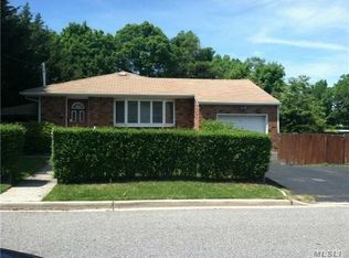 44 Roosevelt Ave, Syosset, NY 11791