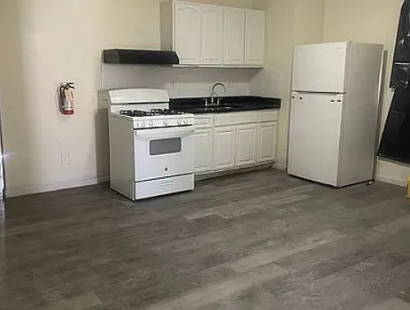 3 bed, $2,000 — Photo 4