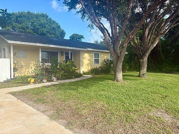 3rd image of 4702 Myrtle Dr