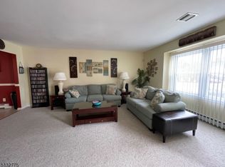 34 Village Dr, Hamburg, NJ 07419