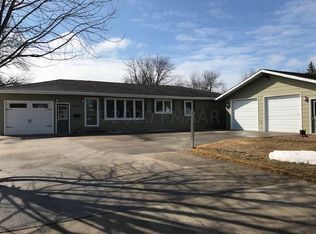 861 2nd St N, Wahpeton, ND 58075
