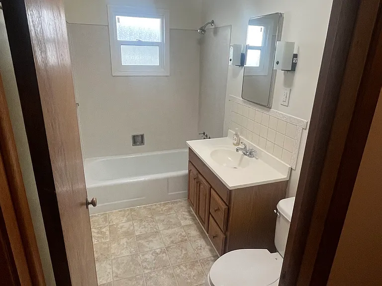 1418 W 10th Ave #5 — Photo 5