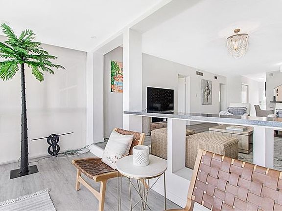 5th image of 900 SW 12th St APT 303