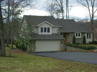 170 Windtree Dr, Moneta, VA 24121