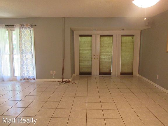 4th image of 4295 Island Cir APT C