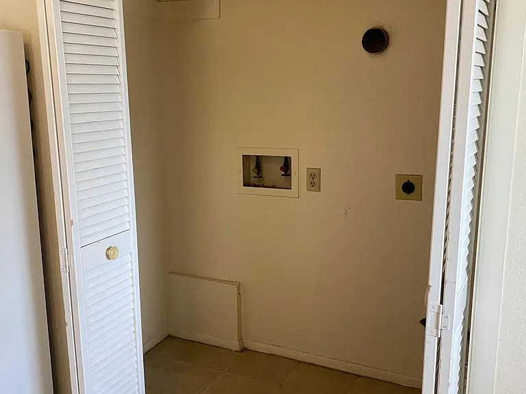 150 N Cherry St #A — Photo 2