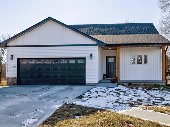 206 Park Pl, State Center, IA 50247