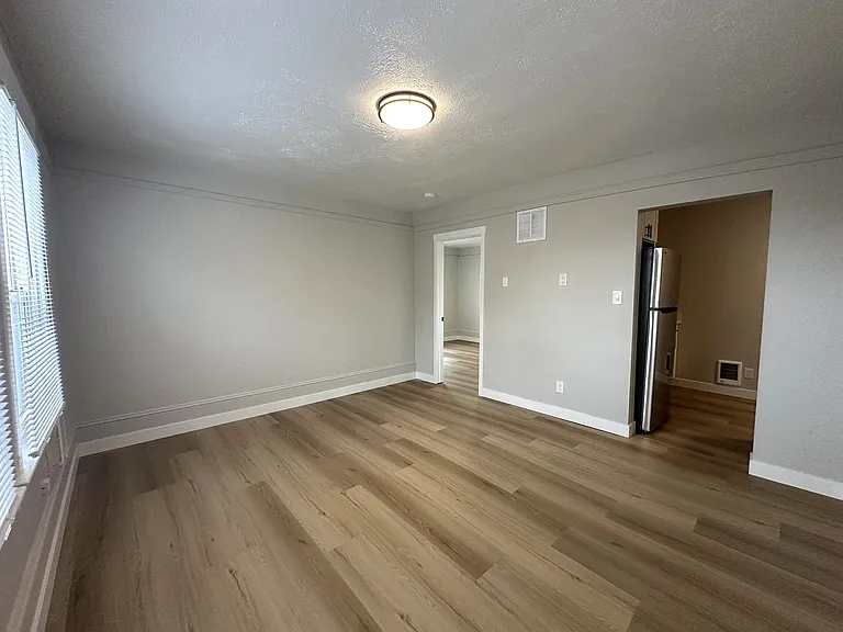 2317 Grand- 5 Unit — Photo 51