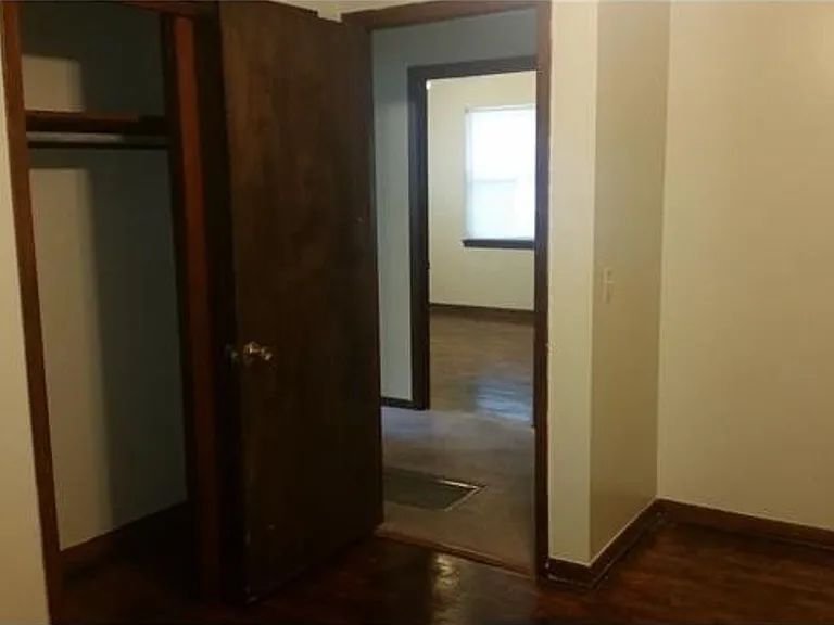 1223 Roosevelt Ave — Photo 4
