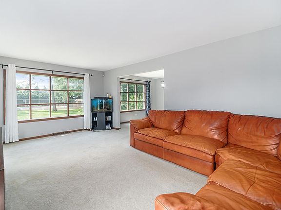 5th image of 24050 W Wedgewood Ct