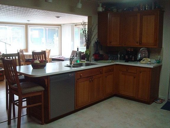 5th image of 244 Ontario Dr N