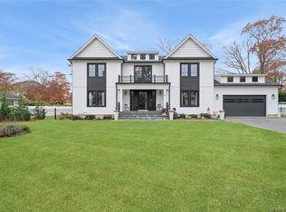 18 Timberpoint Rd, East Islip, NY 11730