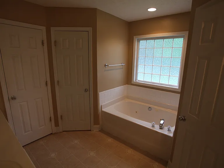 1704 Stone Pointe Dr — Photo 15