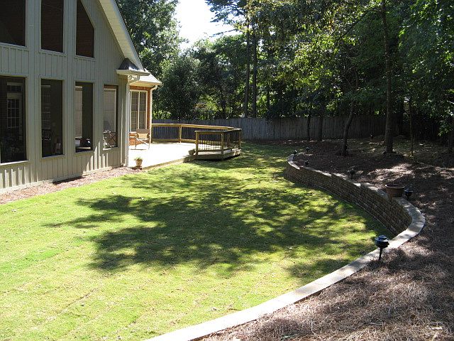 Back yarn and retaining wall
