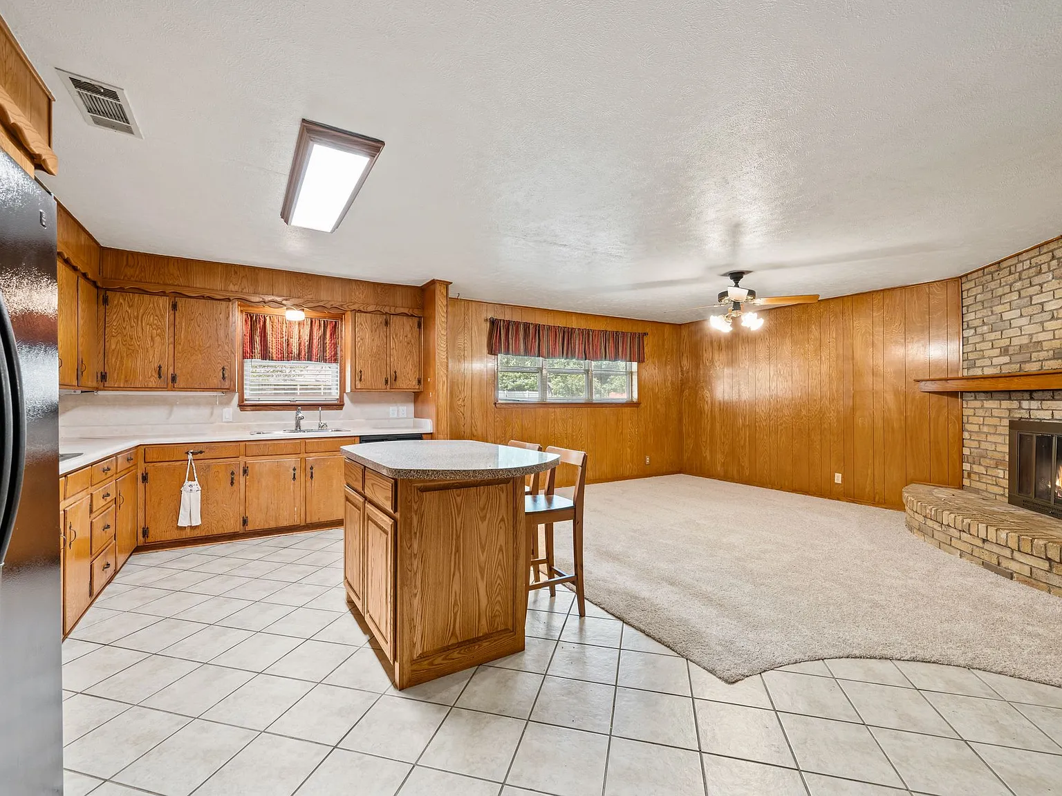 3 bed, 1422 sqft, $2,790 — Photo 3