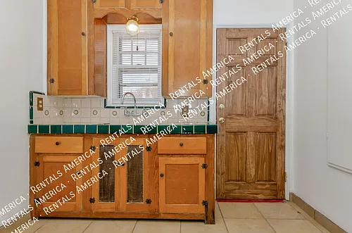 1119 E Silver St Photo 1