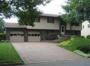 931 Chris Ln, Allentown, PA 18103