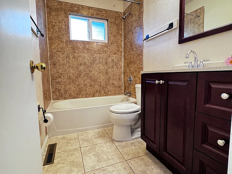 439 Marian Dr — Photo 8
