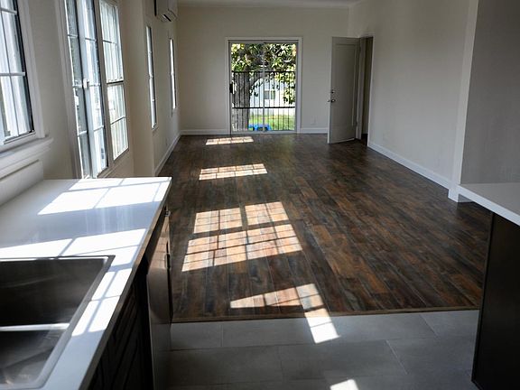 2nd image of 914 E Garfield Ave #1/2