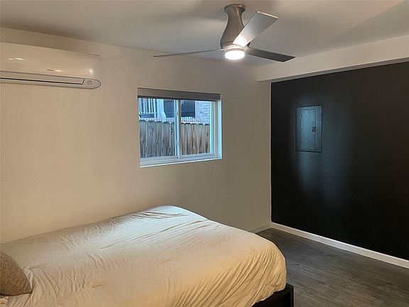 4th image of 2220 Leon St APT 103